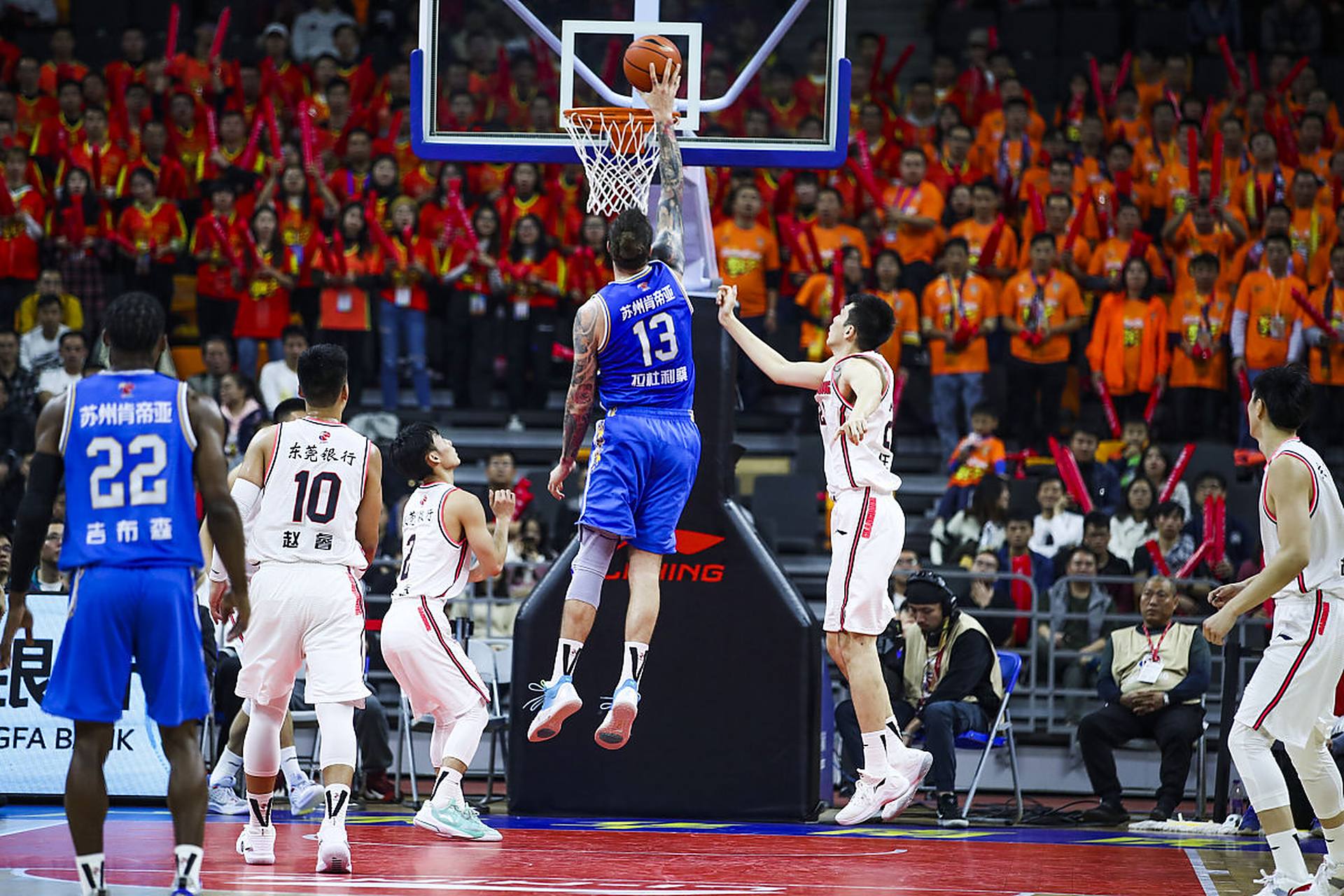 女篮在进攻 女篮在进攻